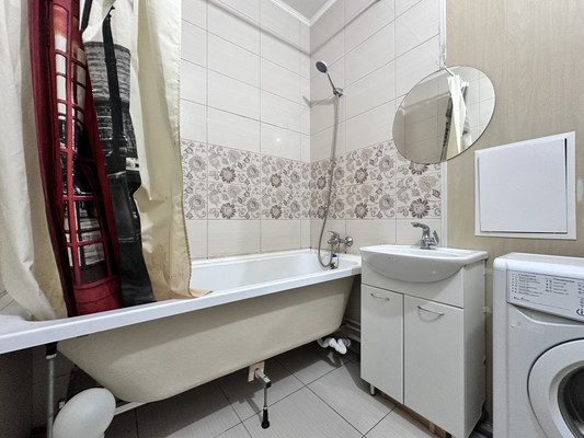 Продам двухкомнатную (2-комн.) квартиру, Воронцовский б-р, 10, Мурино п