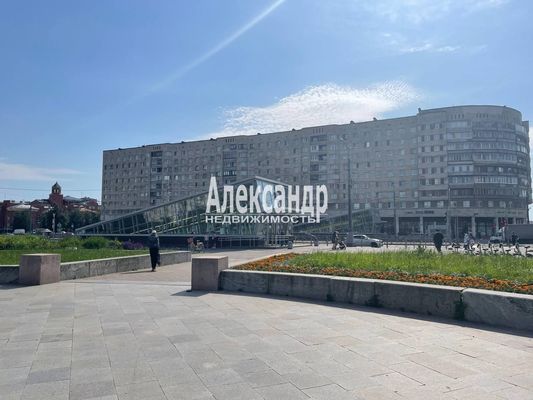 Продам многокомнатную квартиру, Бухарестская ул, 96, Санкт-Петербург г