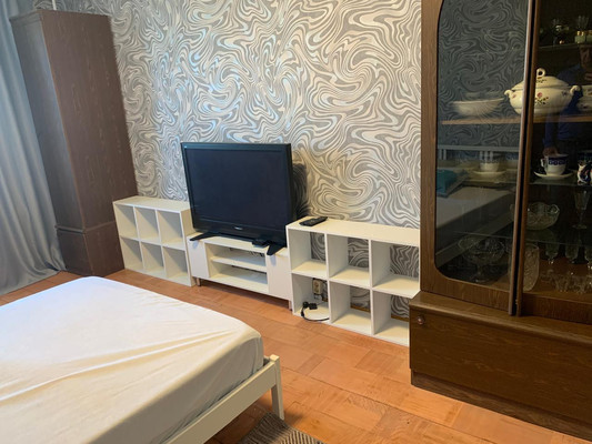 Сдам трехкомнатную (3-комн.) квартиру, Миклухо-Маклая ул, 38, Москва г