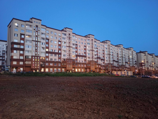 Продам трехкомнатную (3-комн.) квартиру, Солнечный б-р, 2, Лопатино рп