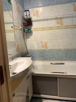 Продам двухкомнатную (2-комн.) квартиру, Адмирала Лазарева ул, 68к2, Москва г