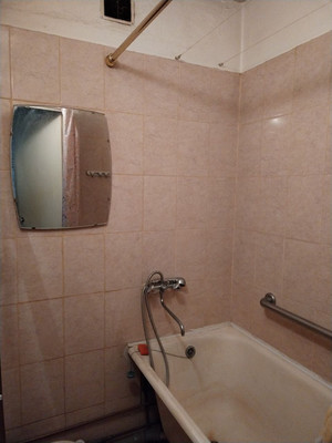 Продам трехкомнатную (3-комн.) квартиру, Волгоградская ул, 82, Иркутск г