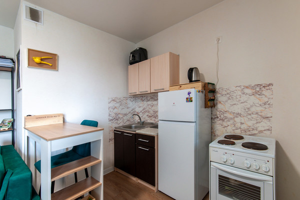 Продам однокомнатную (1-комн.) квартиру, Победы ул, 1к2, Десна д