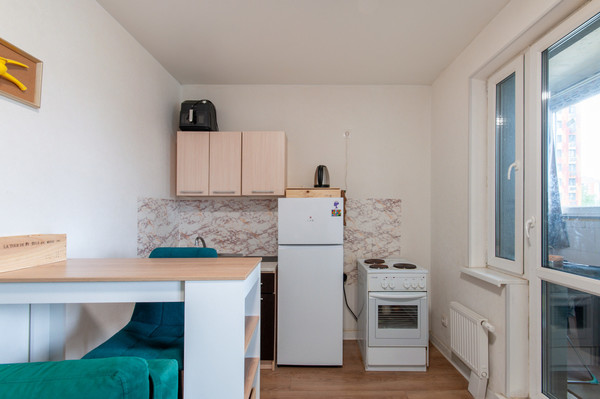 Продам однокомнатную (1-комн.) квартиру, Победы ул, 1к2, Десна д