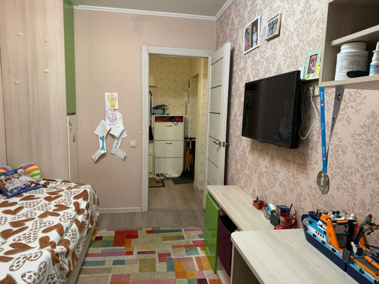 Продам двухкомнатную (2-комн.) квартиру, Просторная ул, 10к1, Москва г