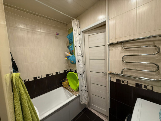 Продам двухкомнатную (2-комн.) квартиру, Просторная ул, 10к1, Москва г