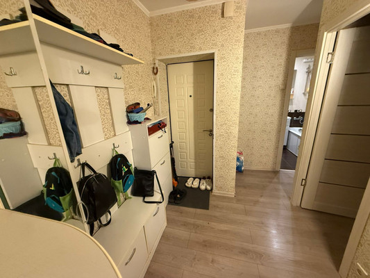 Продам двухкомнатную (2-комн.) квартиру, Просторная ул, 10к1, Москва г