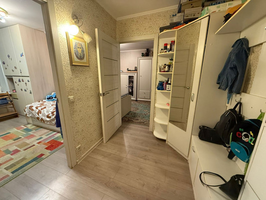 Продам двухкомнатную (2-комн.) квартиру, Просторная ул, 10к1, Москва г