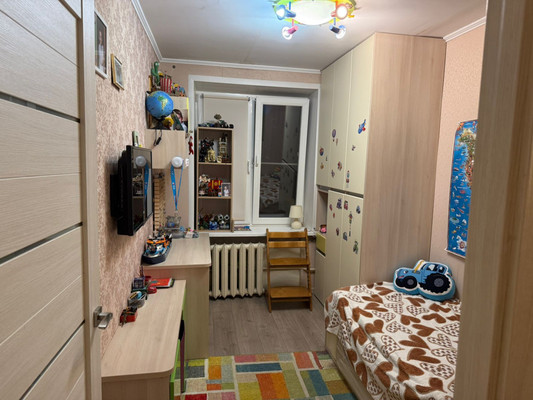 Продам двухкомнатную (2-комн.) квартиру, Просторная ул, 10к1, Москва г