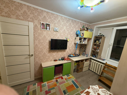 Продам двухкомнатную (2-комн.) квартиру, Просторная ул, 10к1, Москва г