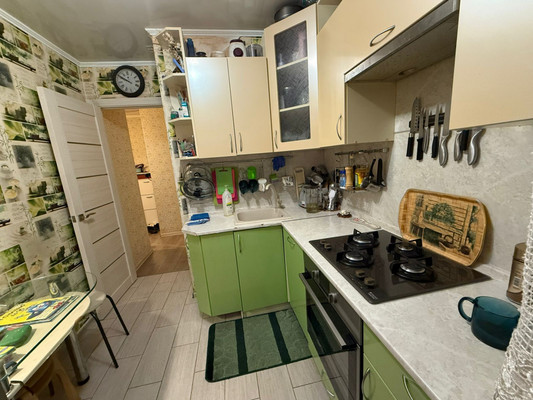 Продам двухкомнатную (2-комн.) квартиру, Просторная ул, 10к1, Москва г