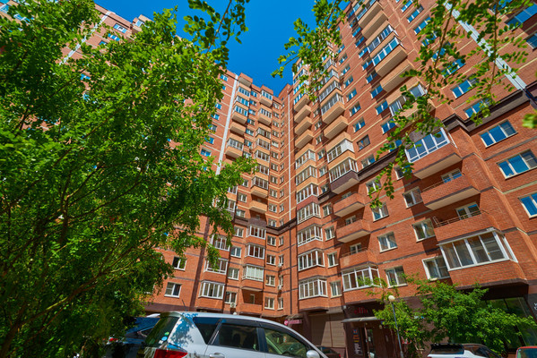 Продам двухкомнатную (2-комн.) квартиру, Красноказачья ул, 76, Иркутск г