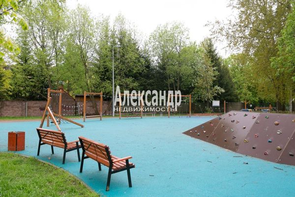 Продам трехкомнатную (3-комн.) квартиру, 3-я линия 1-й половины ул, 53, Санкт-Петербург г
