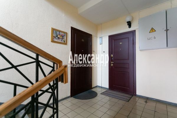 Продам трехкомнатную (3-комн.) квартиру, 3-я линия 1-й половины ул, 53, Санкт-Петербург г
