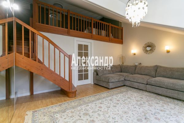 Продам трехкомнатную (3-комн.) квартиру, 3-я линия 1-й половины ул, 53, Санкт-Петербург г