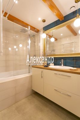 Продам трехкомнатную (3-комн.) квартиру, 3-я линия 1-й половины ул, 53, Санкт-Петербург г