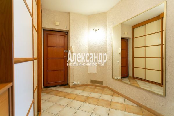Продам трехкомнатную (3-комн.) квартиру, 3-я линия 1-й половины ул, 53, Санкт-Петербург г