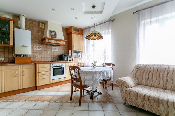 Продам трехкомнатную (3-комн.) квартиру, 3-я линия 1-й половины ул, 53, Санкт-Петербург г