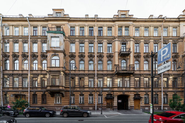 Продам трехкомнатную (3-комн.) квартиру, Моховая ул, 21-23, Санкт-Петербург г