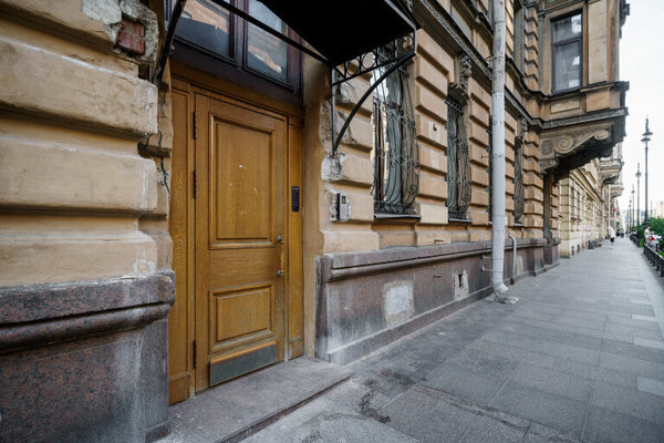 Продам трехкомнатную (3-комн.) квартиру, Моховая ул, 21-23, Санкт-Петербург г