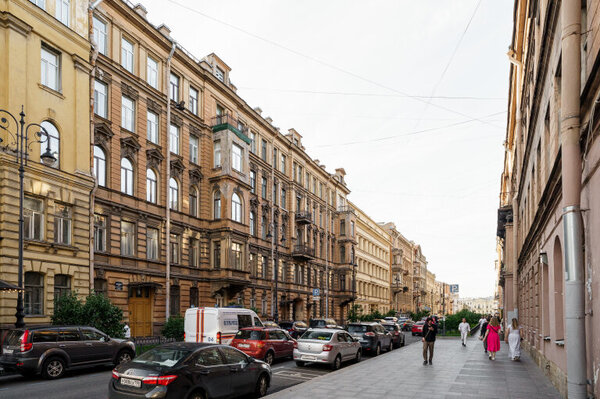 Продам трехкомнатную (3-комн.) квартиру, Моховая ул, 21-23, Санкт-Петербург г