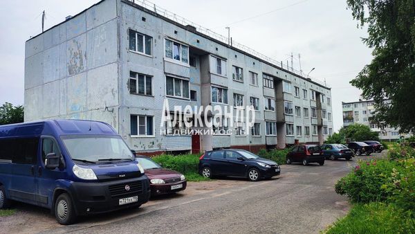 Продам трехкомнатную (3-комн.) квартиру, Луговая ул, 4, Молодцово п