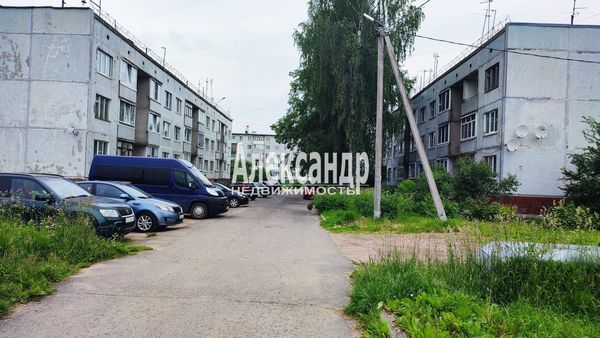 Продам трехкомнатную (3-комн.) квартиру, Луговая ул, 4, Молодцово п