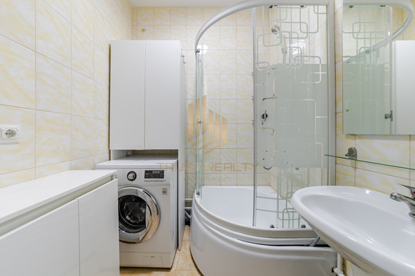 Продам двухкомнатную (2-комн.) квартиру, Королёва пр-кт, , 57к1, Санкт-Петербург г