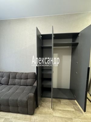 Продам комнату в 7-комн. квартире, Садовая ул, 105, Санкт-Петербург г
