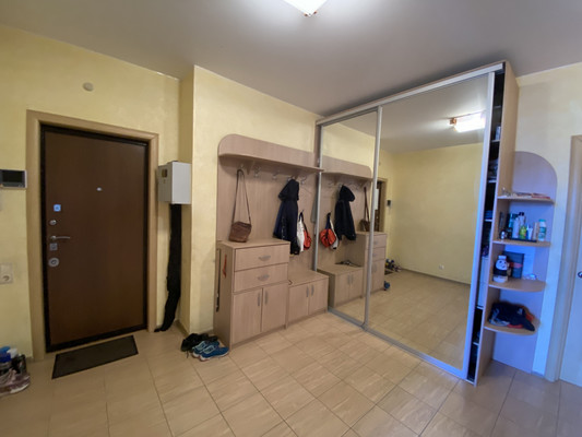 Продам трехкомнатную (3-комн.) квартиру, Комендантский пр-кт, 13Ак1, Санкт-Петербург г