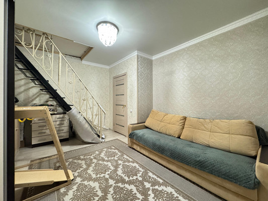 Продам трехкомнатную (3-комн.) квартиру, А.А.Кадырова ул, 80к3, Нальчик г