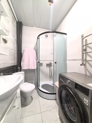 Продам трехкомнатную (3-комн.) квартиру, А.А.Кадырова ул, 80к3, Нальчик г