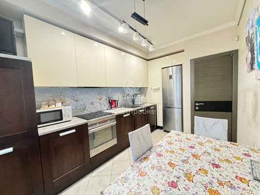 Продам трехкомнатную (3-комн.) квартиру, Архитектора Власова ул, 10, Москва г