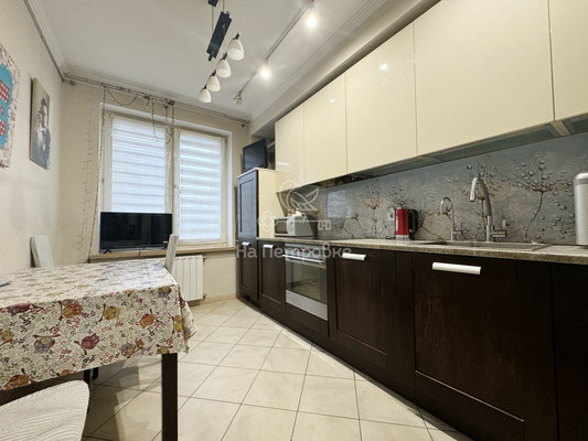 Продам трехкомнатную (3-комн.) квартиру, Архитектора Власова ул, 10, Москва г