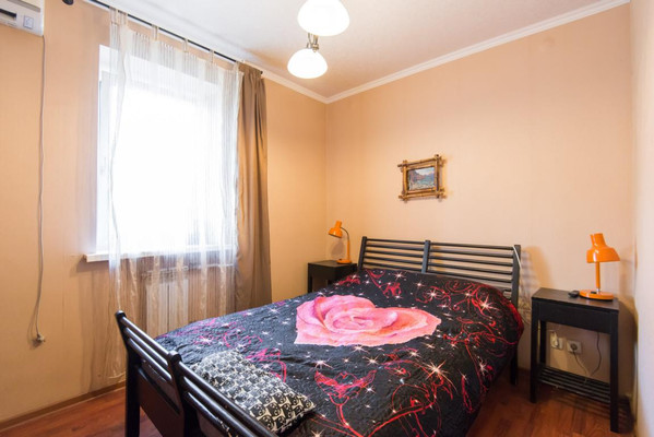 Продам трехкомнатную (3-комн.) квартиру, Жмайлова ул, 21, Ростов-на-Дону г