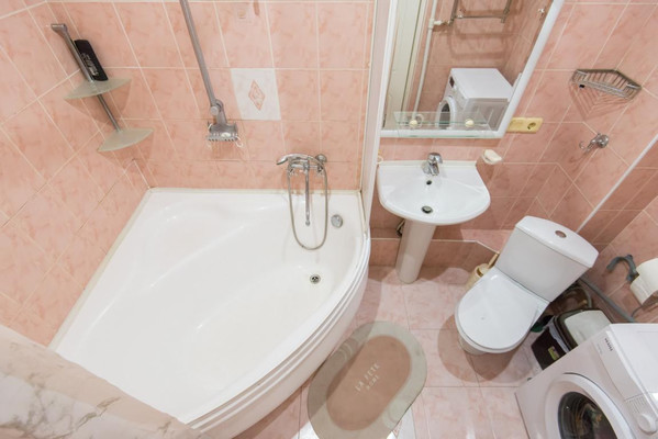 Продам трехкомнатную (3-комн.) квартиру, Жмайлова ул, 21, Ростов-на-Дону г