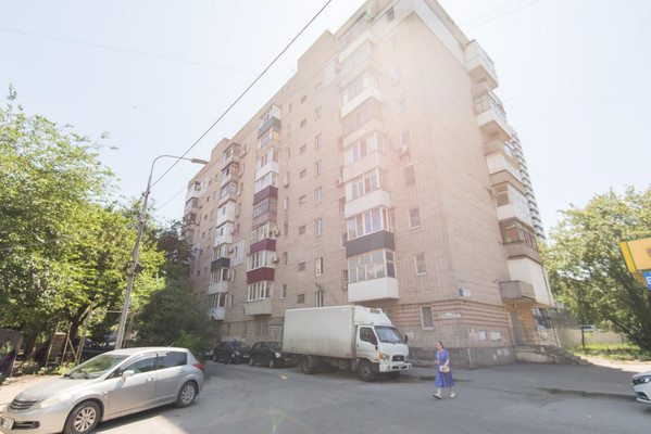 Продам трехкомнатную (3-комн.) квартиру, Жмайлова ул, 21, Ростов-на-Дону г