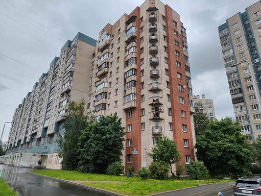 Продам многокомнатную квартиру, Богатырский пр-кт, 39к1, Санкт-Петербург г