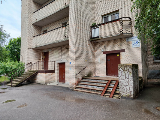 Продам многокомнатную квартиру, Богатырский пр-кт, 39к1, Санкт-Петербург г