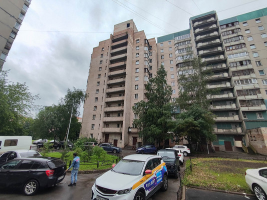 Продам многокомнатную квартиру, Богатырский пр-кт, 39к1, Санкт-Петербург г