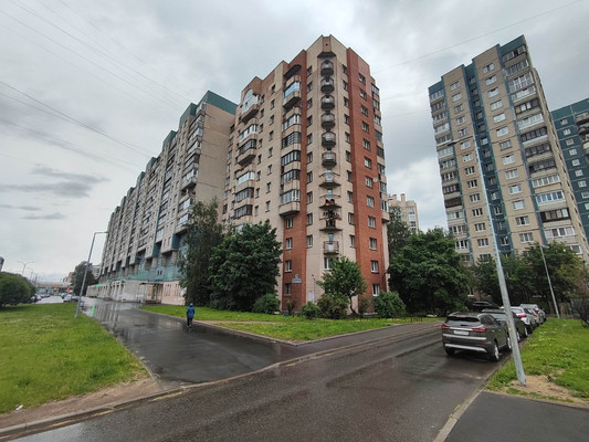 Продам многокомнатную квартиру, Богатырский пр-кт, 39к1, Санкт-Петербург г