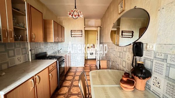 Продам однокомнатную (1-комн.) квартиру, Кутузова б-р, 11, Выборг г