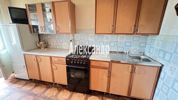 Продам однокомнатную (1-комн.) квартиру, Кутузова б-р, 11, Выборг г