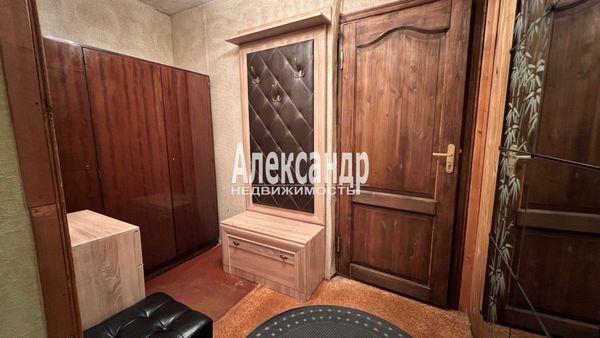 Продам однокомнатную (1-комн.) квартиру, Кутузова б-р, 11, Выборг г