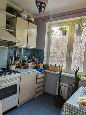Продам 2-комн. в 4-комн. квартире, Живописная ул, 6к3, Москва г