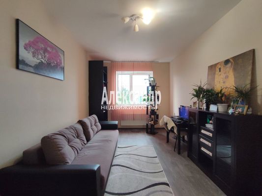 Продам двухкомнатную (2-комн.) квартиру, Школьная ул, 11к2, Бугры п