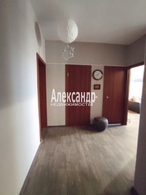 Продам двухкомнатную (2-комн.) квартиру, Школьная ул, 11к2, Бугры п