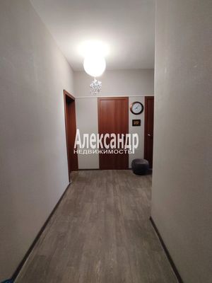 Продам двухкомнатную (2-комн.) квартиру, Школьная ул, 11к2, Бугры п