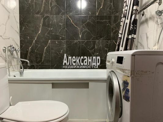 Продам двухкомнатную (2-комн.) квартиру, Школьная ул, 11к2, Бугры п
