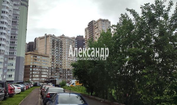 Продам двухкомнатную (2-комн.) квартиру, Школьная ул, 11к2, Бугры п